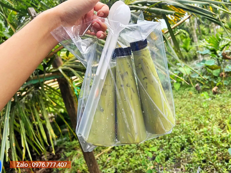 Chai nhựa tam giác được ứng dụng đa dạng đựng nước ép, trà sữa Chai nhựa tam giác được ứng dụng đa dạng
